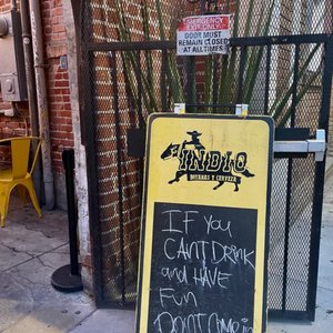 El Indio Botanas y Cerveza